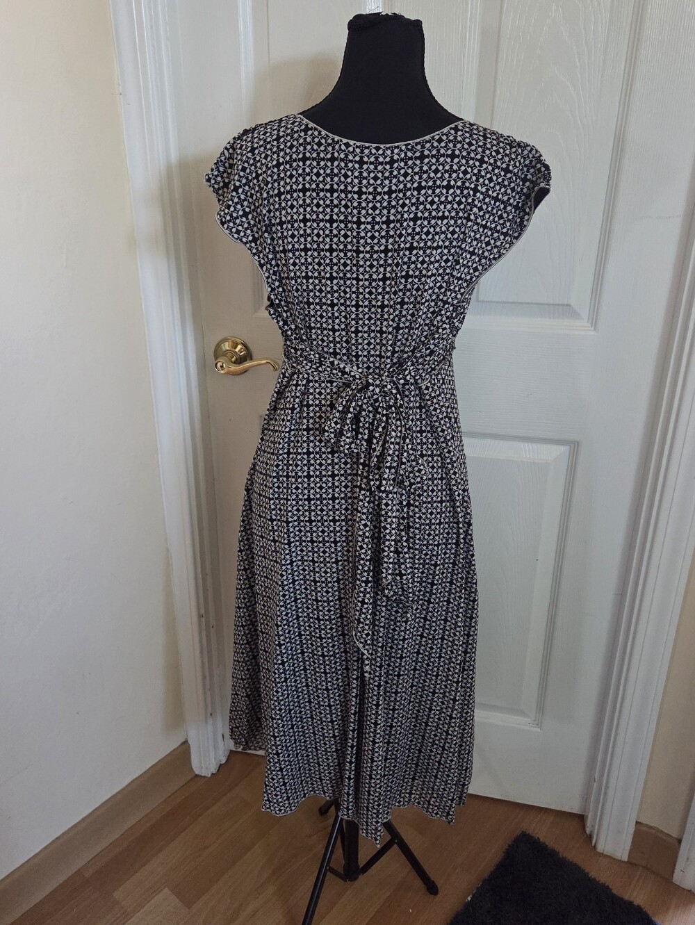 Max Studio Black & White Printed Square-Neck Cap Sleeve Midi Dress Tie Belt Med. - Picture 5 of 7
